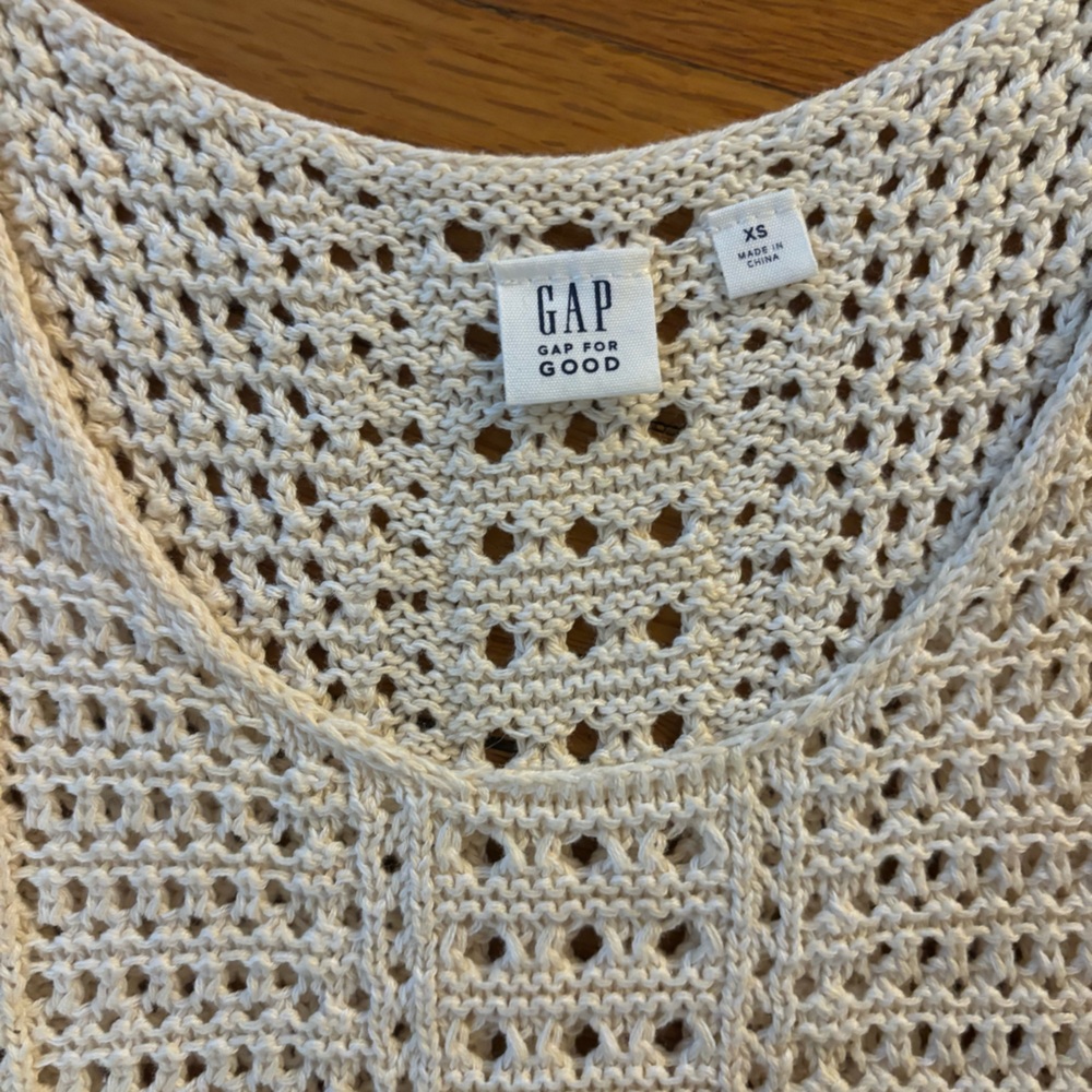 Ladies knit sleeveless sweater